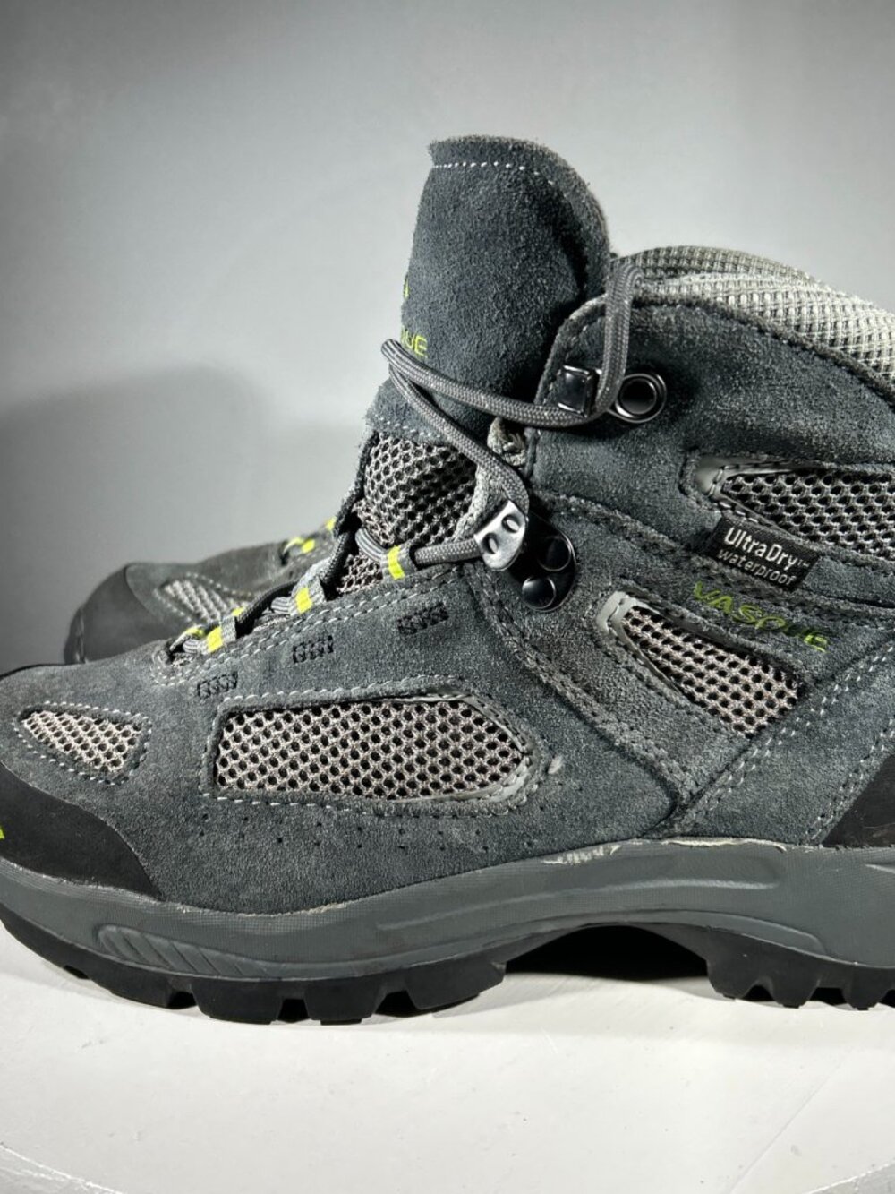 Vasque Leather Hiking Boots Boys Youth Size 5 Waterproof 7213 Gray Trail Camping